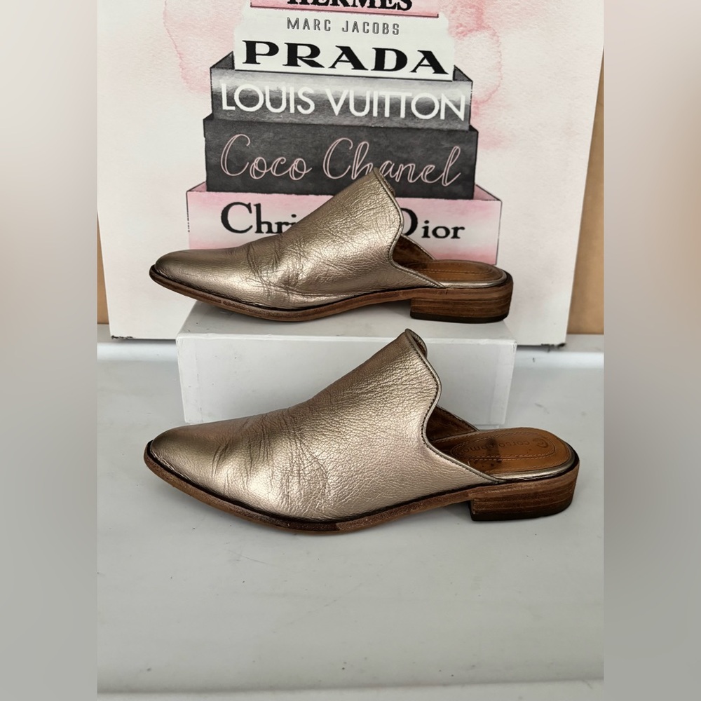 Corso Como Dylan Pointy Toe Mule Metallic Gold Leather Short Wood Heels Size 7 - Picture 2 of 11